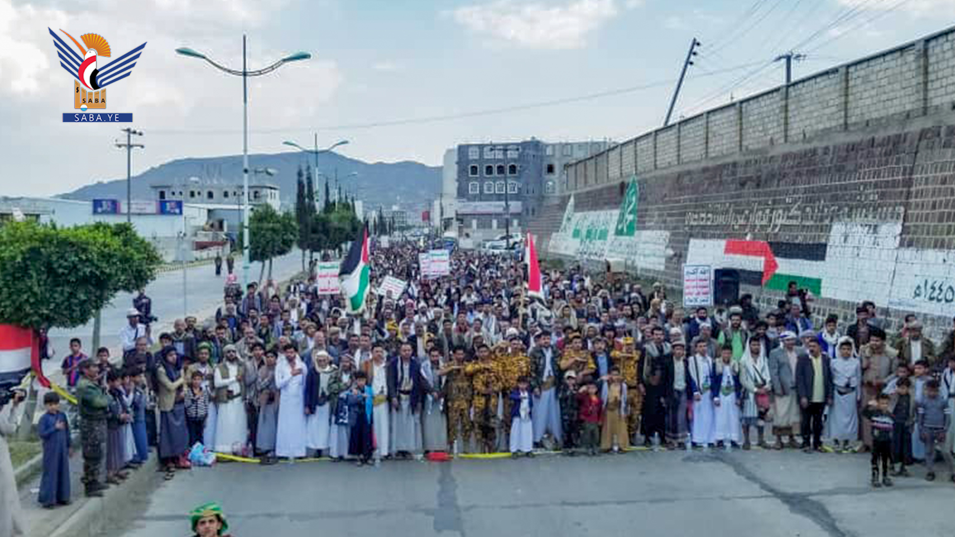  مسيرات بمديريات محافظة إب بعنوان "مع غزة .. ثبات الموقف واستمرارية الجهاد"