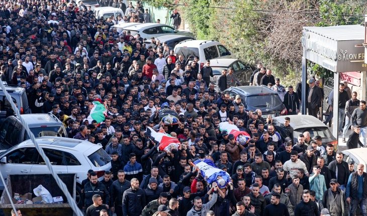 الآلاف من الفلسطينيين يشيّعون جثامين عشرة شهداء في مدينة جنين ومخيمها