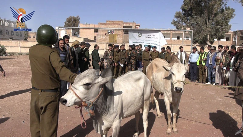 منتسبو أمن ذمار يسيّرون قافلة عيدية للمرابطين في الجبهات