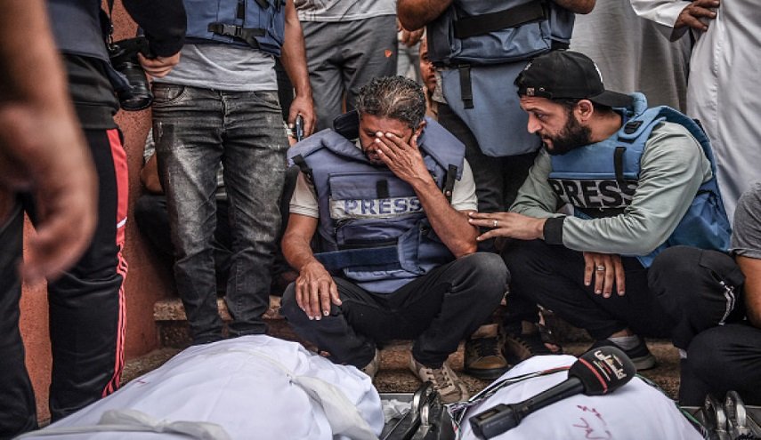 استشهاد أربعة صحفيين  في قصف العدو الإسرائيلي ساحة المستشفى المعمداني بغزة