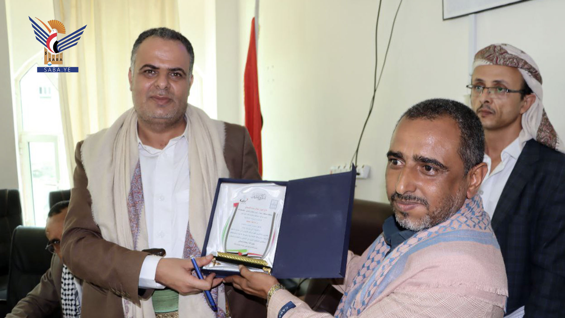 إذاعة حجة تُكرم المحافظ الصوفي