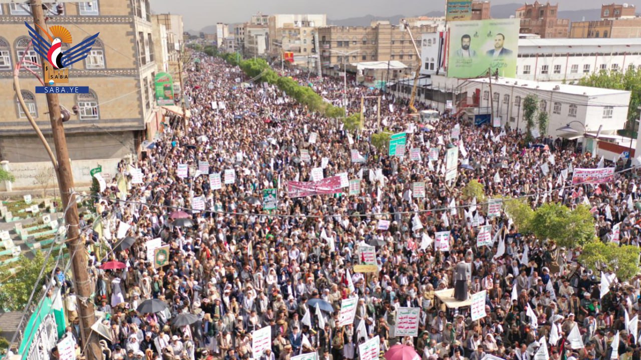 العاصمة صنعاء تحيي ذكرى استشهاد الإمام الحسين بمسيرة جماهيرية كبرى  العاصمة صنعاء تحيي ذكرى استشهاد الإمام الحسين بمسيرة جماهيرية كبرى