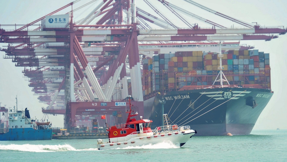 الصين تجري تقييمًا لتأثير الرسوم الجمركية الأمريكية