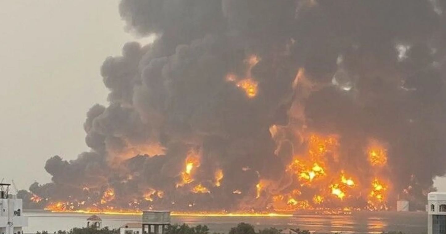 هيئات ومصالح حكومية تدين العدوان الصهيوني على المنشآت المدنية في الحديدة