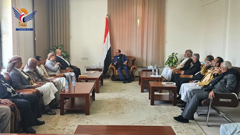 الجهاد الإسلامي وسرايا القدس تكرمان مجلس الشورى بدرع "طوفان الأقصى"