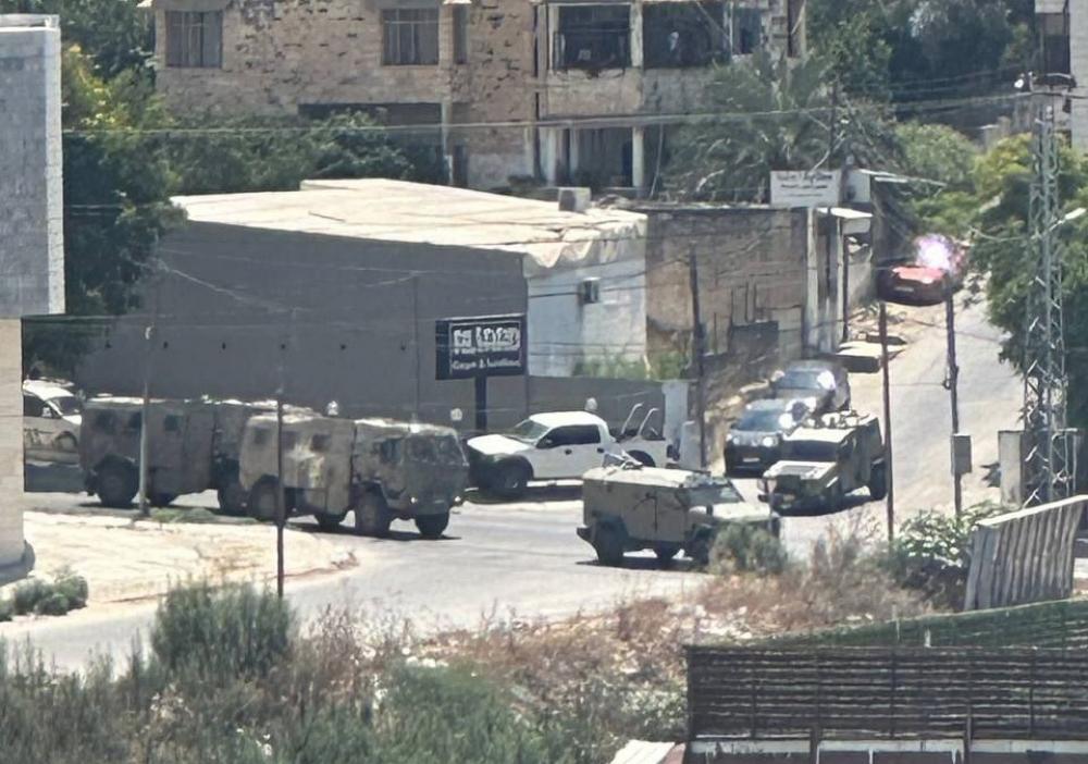 العدو الصهيوني يقتحم مخيم قلنديا شمال القدس المحتلة