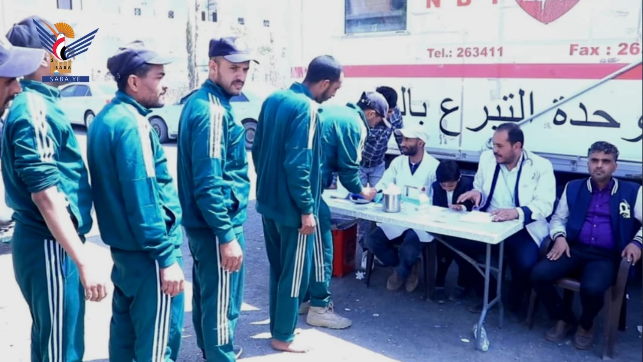 قيادات ومنتسبو شرطة المرور ينفذون حملة تبرع بالدم
