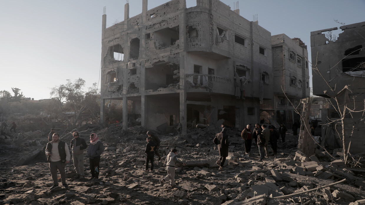 اليوم الـ460 للعدوان: شهداء وجرحى في قصف العدو مدينة غزة وخان يونس