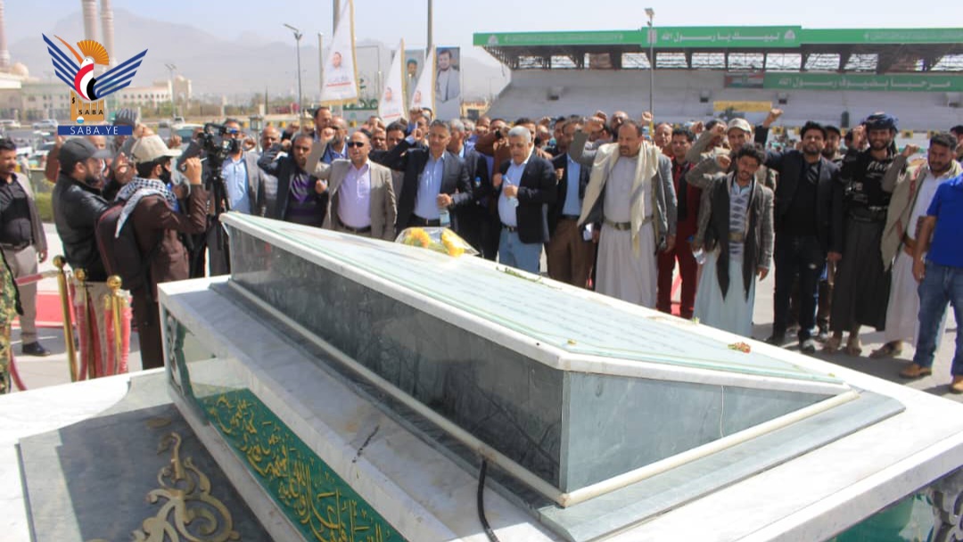 قيادة الخطوط اليمنية تزور أضرحة الشهيد الصماد والرهوي والغماري