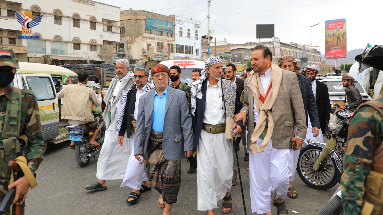 رئيس مجلس الوزراء يزور مدينة صنعاء القديمة وجامعها الكبير