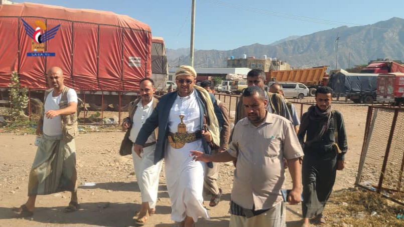 المساوى يتفقد سير العمل في مركز الراهدة الجمركي بتعز المساوى يتفقد سير العمل في مركز الراهدة الجمركي بتعز