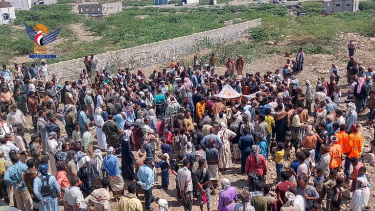 تعز.. تشييع جثمان الفقيد عنيف أمين هائل في مديرية مقبنة تعز.. تشييع جثمان الفقيد عنيف أمين هائل في مديرية مقبنة