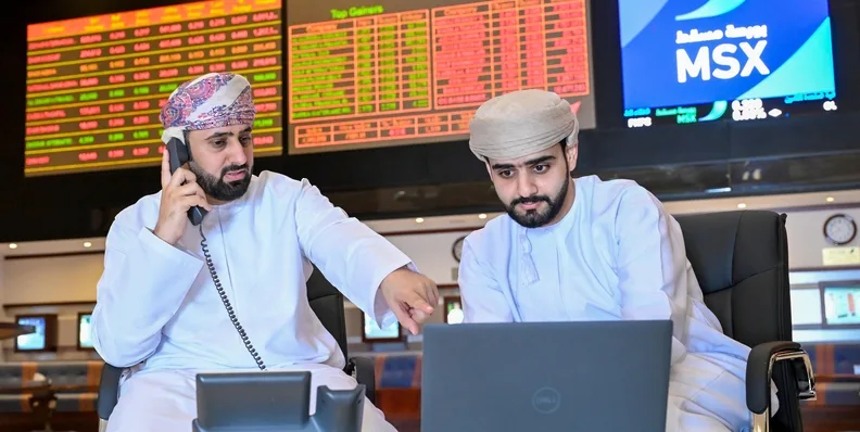 تداولات بورصة مسقط تتركز على أسهم البنوك والشركات الصناعية خلال الشهر الماضي