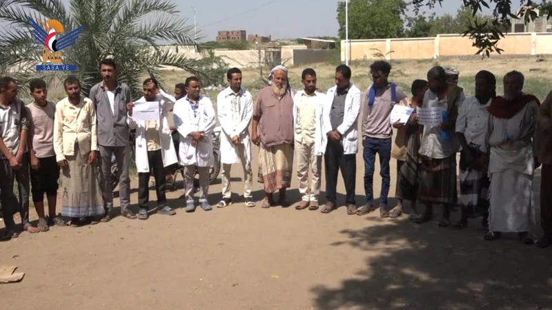 الحديدة.. وقفة لمرضى الفشل الكلوي في زبيد تنديداً بقرار وقف الدعم عن القطاع الصحي