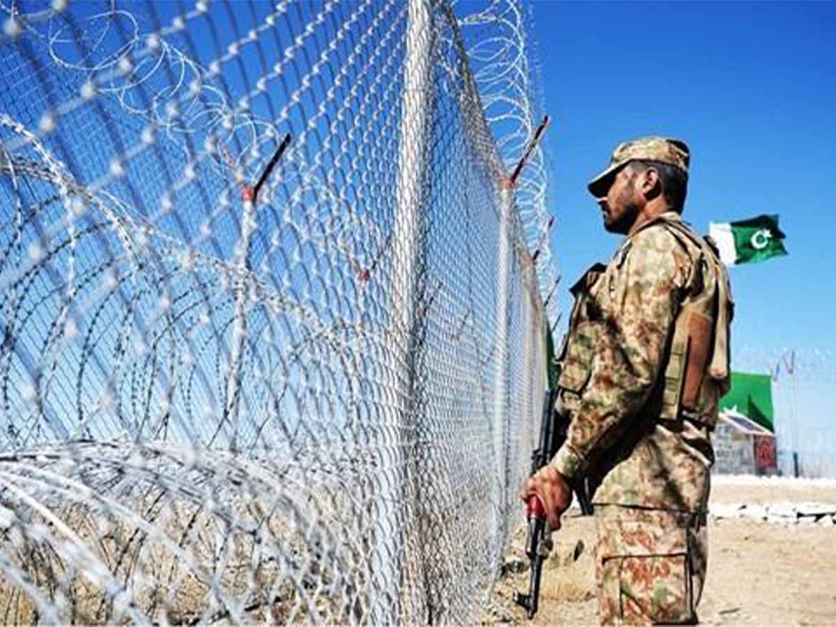 مقتل ثلاثة جنود وأربعة مسلحين في انفجار عبوة ناسفة جنوب غربي باكستان