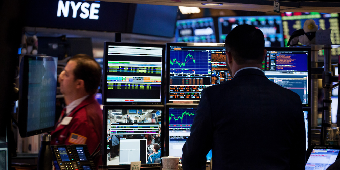 تذبذب الأسواق الآسيوية مع صعود الأسهم الأمريكية إلى مستويات قياسية