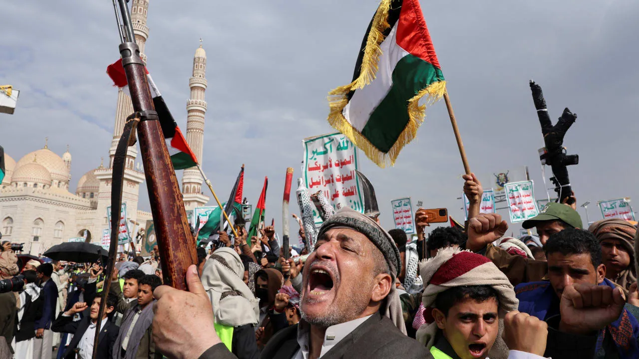 خبراء فلسطينيون: العمليات اليمنية تعيد رسم خارطة الصراع مع الكيان الإسرائيلي خبراء فلسطينيون: العمليات اليمنية تعيد رسم خارطة الصراع مع الكيان الإسرائيلي