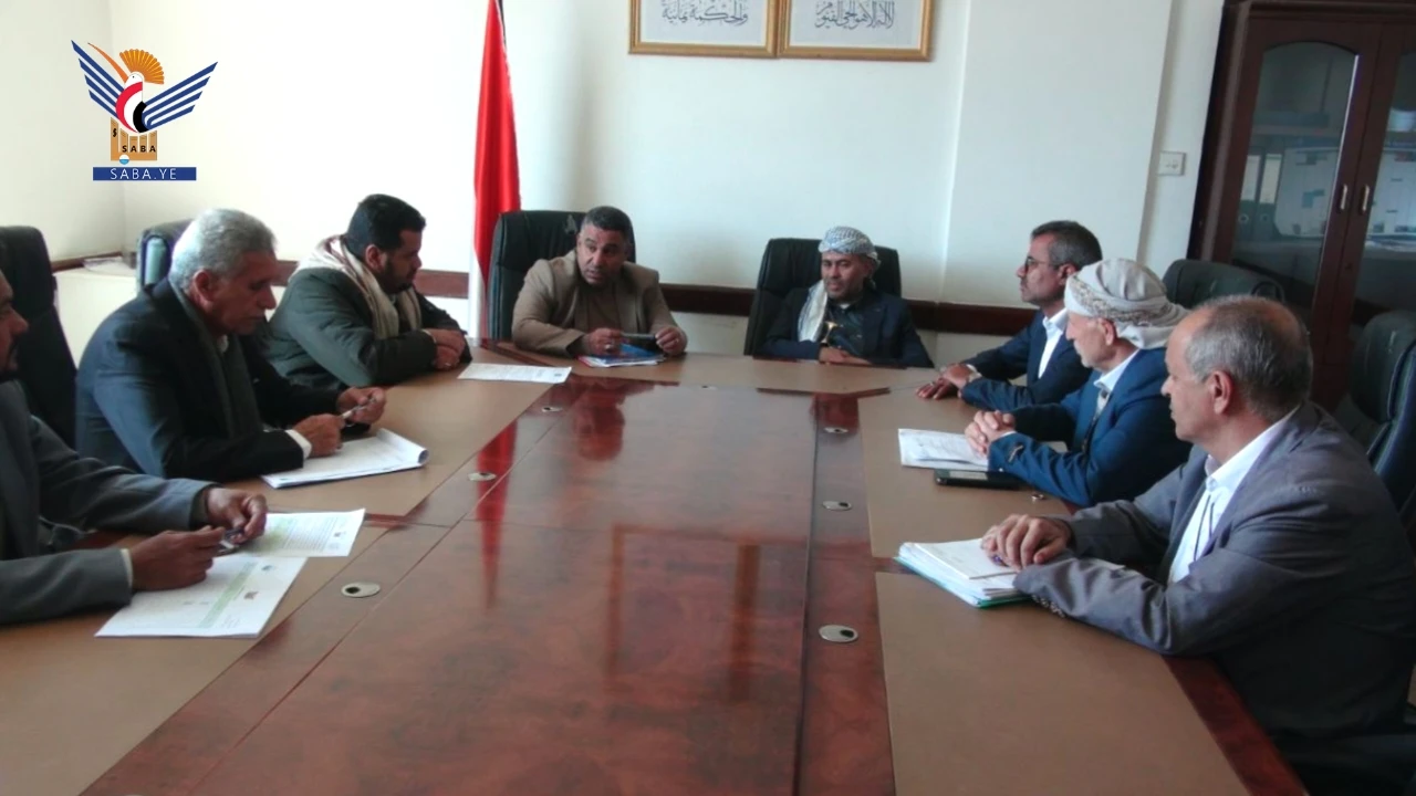 بادر وجعمان يناقشان أوضاع مشاريع المياه والكهرباء بعمران