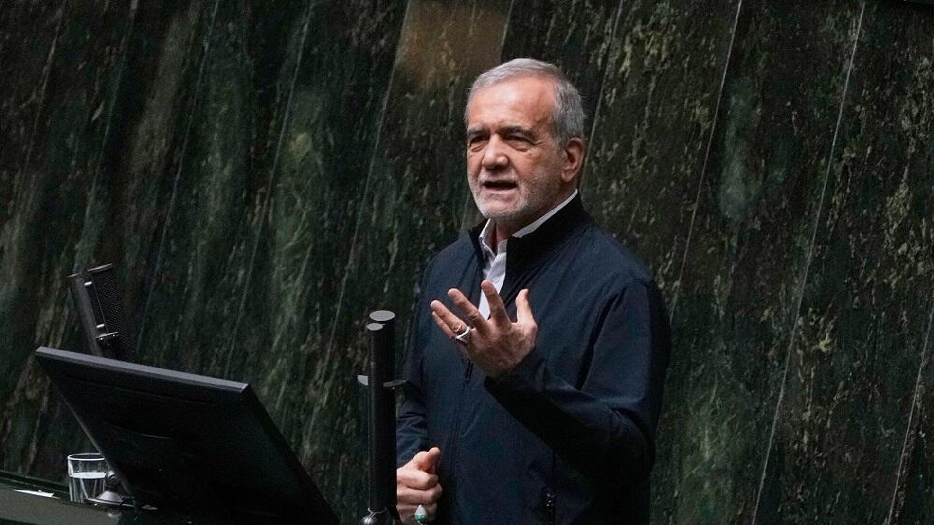 بزشكيان: إيران تتوقع من الصين تنفيذ مبادرة الحوكمة العالمية عمليا