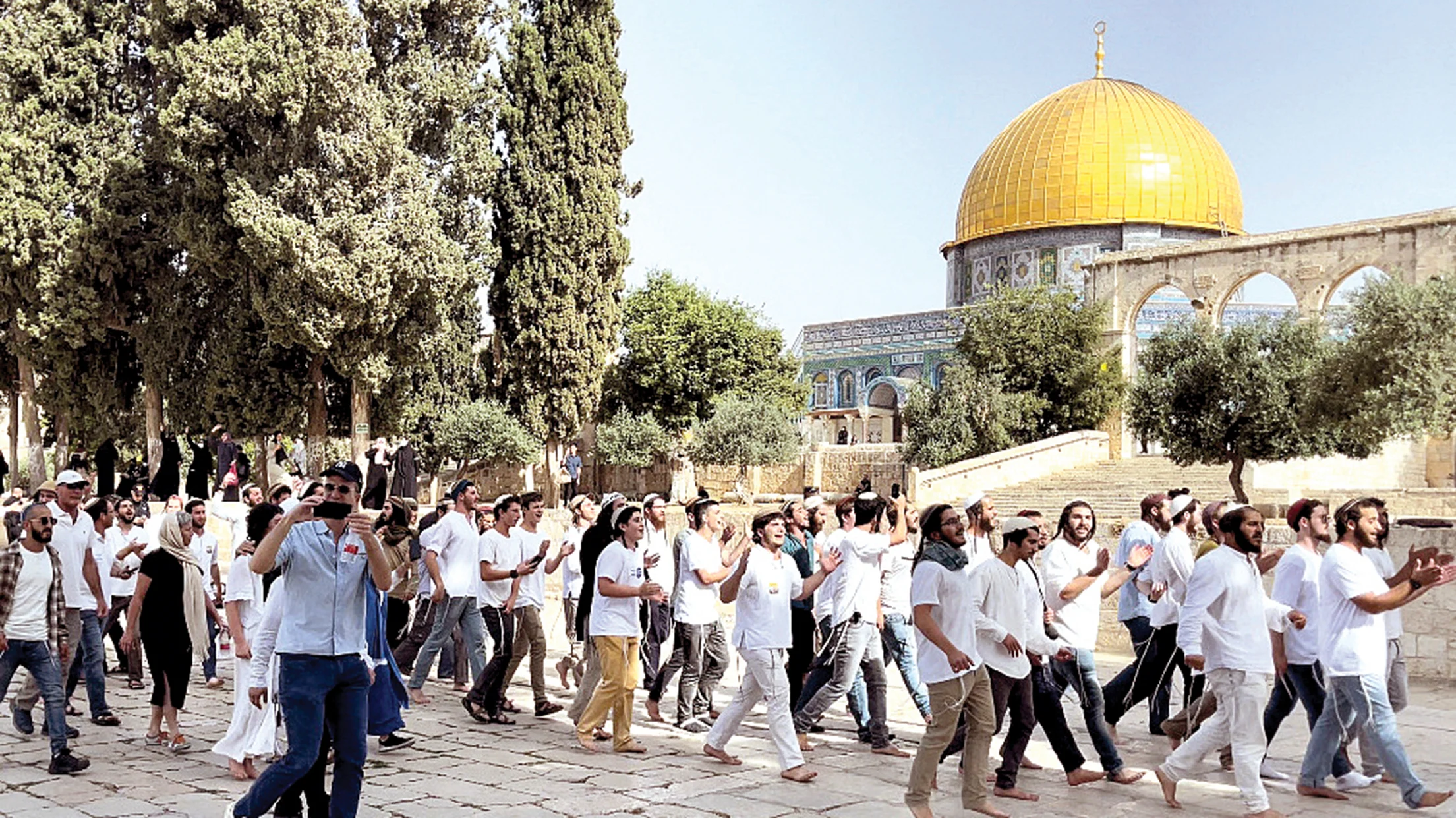 مستوطنون يقتحمون المسجد الأقصى تحت حماية شرطة العدو