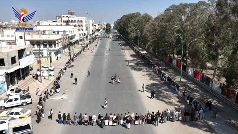 وقفة مسلحة لأبناء مديرية الثورة بأمانة العاصمة وفاء للشهداء وثباتا على الموقف