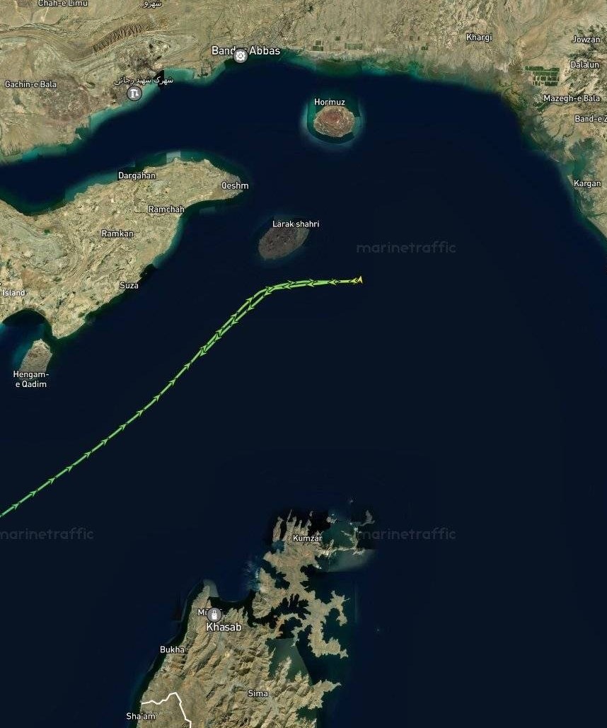 القوات المسلحة الإيرانية تجبر ناقلتي نفط على العودة بعد محاولتهما عبور مضيق هرمز