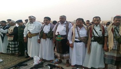 قيادة محافظة الحديدة تؤدي صلاة العيد مع جموع المصلين بمدينة الحديدة