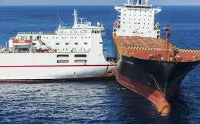 السعودية.. تصادم سفينتي شحن في مدخل ميناء الملك عبد العزيز بالدمام