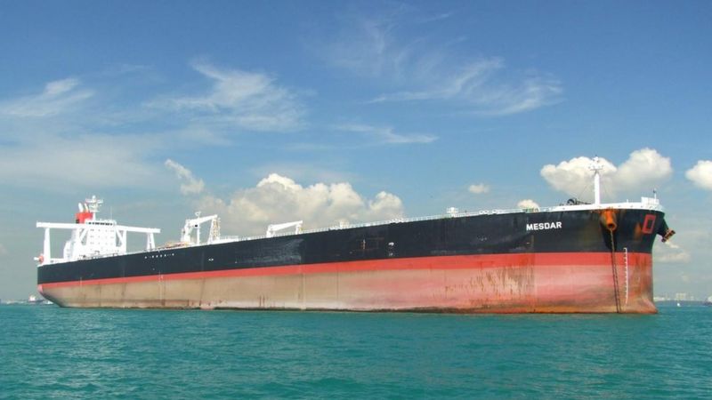 ميناء جدة: انفجار في ناقلة نفط أثناء تفريغ شحنتها بالميناء السعودي