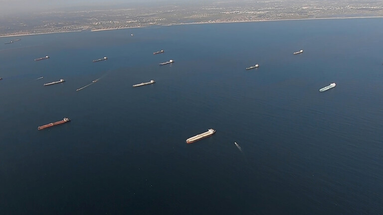 منظمة بريطانية: إغلاق ميناء جدة السعودي بعد الإنفجار في ناقلة النفط