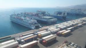 مصر تغلق ميناءين على البحر الأحمر لسوء الأحوال الجوية