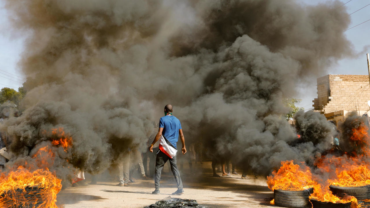 آلاف المتظاهرين الغاضبين في السودان يطالبون بالعدالة والسلام