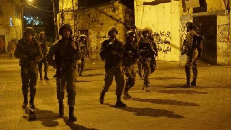 إصابة فلسطيني واعتقال اخرين بمواجهات مع قوات الاحتلال في الضفة الغربية