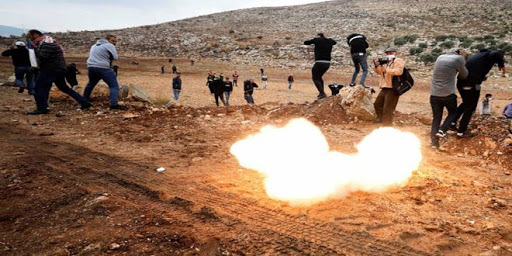 إصابة عشرات الفلسطينيين جراء قمع الاحتلال مظاهرة مناهضة للاستيطان شرق نابلس