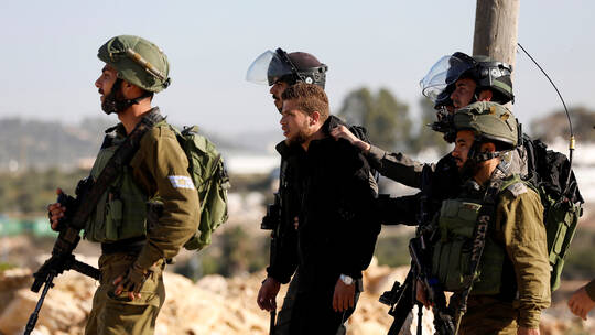 4400 معتقل فلسطيني في السجون الإسرائيلية منهم 170 طفلا