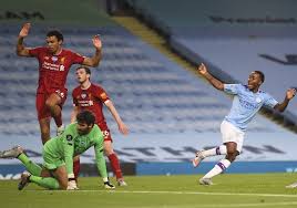 مانشستر يونايتد يهزم أستون فيلا 2-1 ويتقاسم صدارة الدوري الإنجليزي مع ليفربول