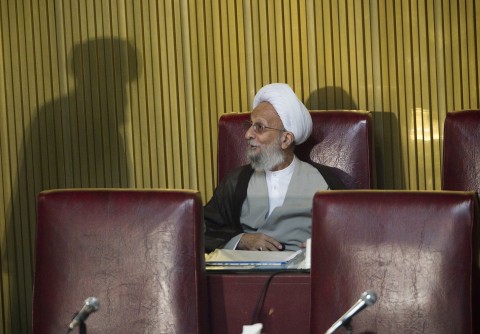 فاة الرجل الذي لعب دوراً رئيساً في الثورة ضد شاه إيران