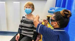 طرح لقاح استرازينيكا / أكسفورد في عدد محدود من المستشفيات البريطانية