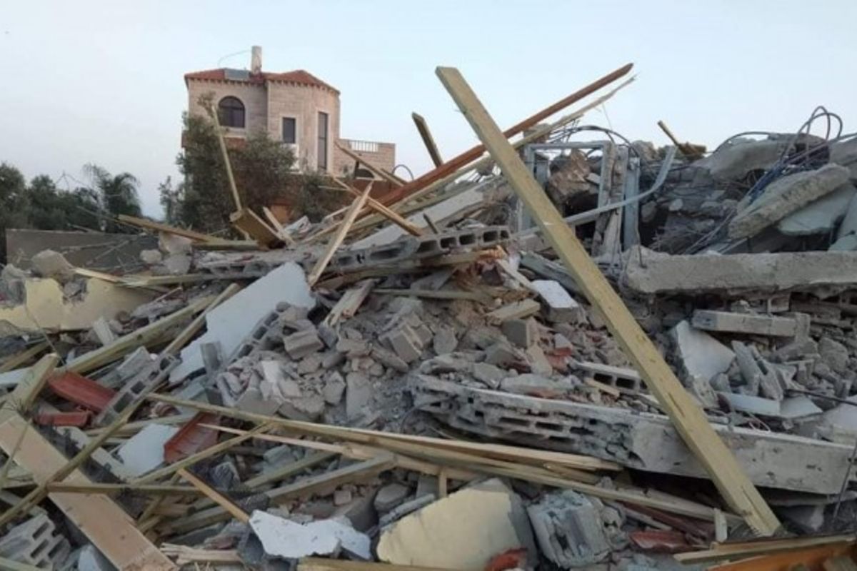 سلطات الاحتلال الإسرائيلي تهدم منزلا في مدينة اللد بأراضي 48