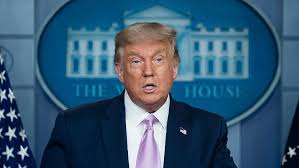 ترامب يوقع مرسوما يمنع أعضاء حركة “أنتيفا” من دخول أمريكا