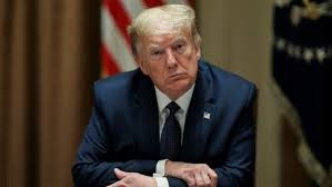 وزراء أمريكيون يبحثون إمكانية عزل ترامب