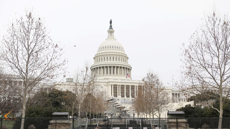 الشرطة الأمريكية تحقق في معلومات بوجود طرد مشبوه أمام مجمع الكابيتول