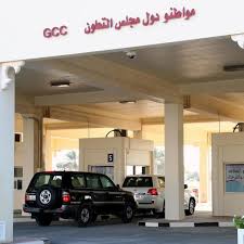 قطريون يواصلون عبورهم باتجاه السعودية لليوم الثاني بعد فتح الحدود