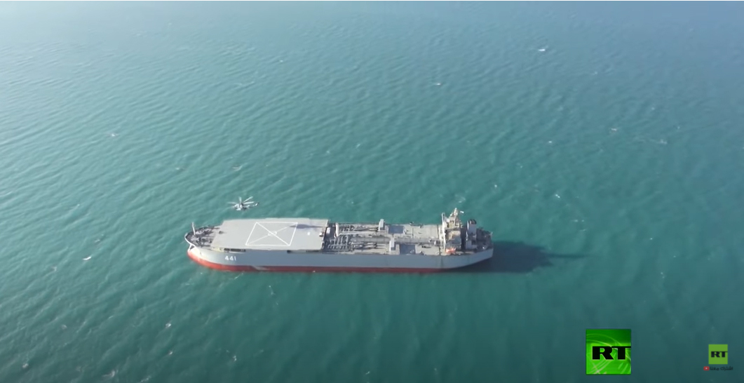 إيران تعرض أكبر سفينة عسكرية في تاريخها (فيديو) إيران تعرض أكبر سفينة عسكرية في تاريخها (فيديو)