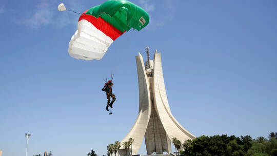 مناورات عسكرية جزائرية على حدود المغرب والصحراء الغربية