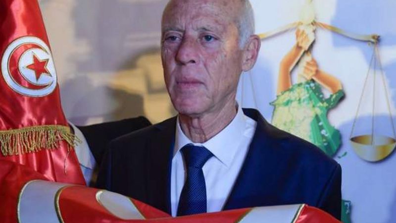 تونس تحقق في “طرد مشبوه” وصل إلى القصر الرئاسي في قرطاج