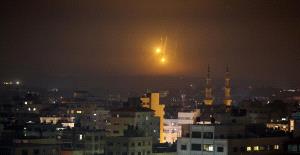 استشهاد فلسطيني وجرح آخرين بقصف لقوات الاحتلال الإسرائيلي شرق مدينة غزة استشهاد فلسطيني وجرح آخرين بقصف لقوات الاحتلال الإسرائيلي شرق مدينة غزة