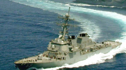 مدمرة أمريكية تبحر عبر جزر تطالب بها بكين في بحر الصين الجنوبي