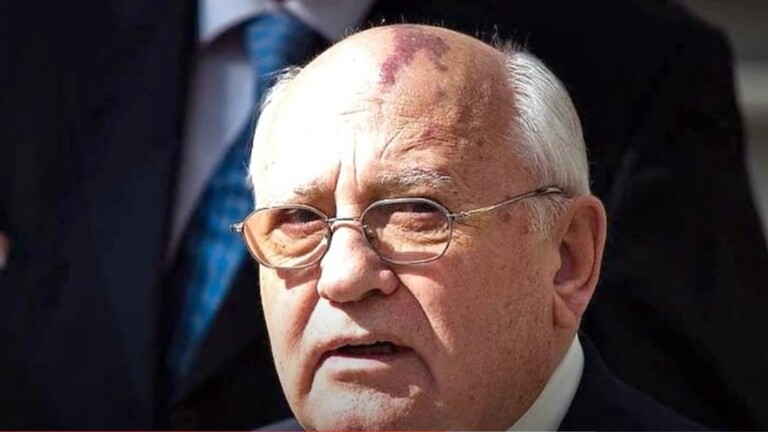 غورباتشوف يدعو بوتين وبايدن إلى عقد لقاء لتخفيف خطر نشوب حرب نووية