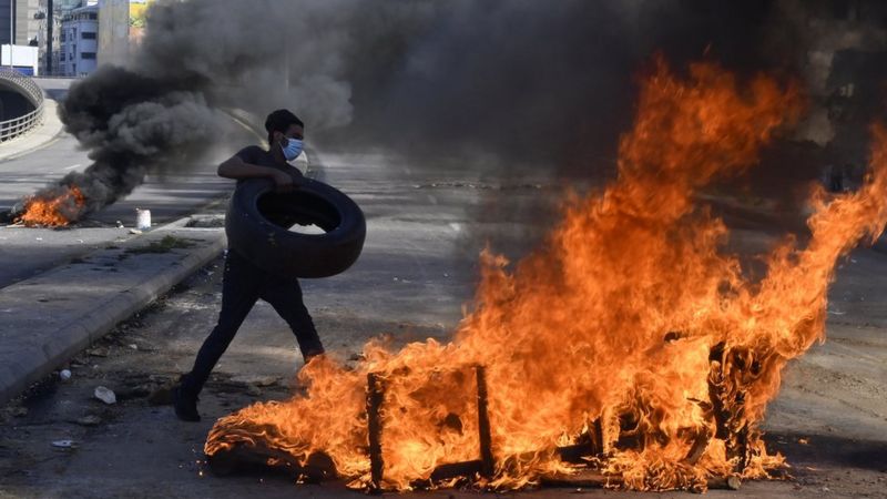 ميشال عون يطالب قوات الأمن بإنهاء إغلاق الطرق في بيروت